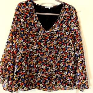 Violet + Claire Multicolor Floral V-Neck Blouse Women’s Size Medium
